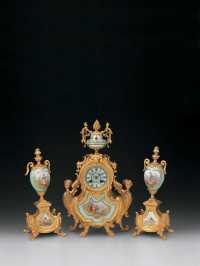 十九世纪 铜鎏金嵌彩瓷双神像座钟